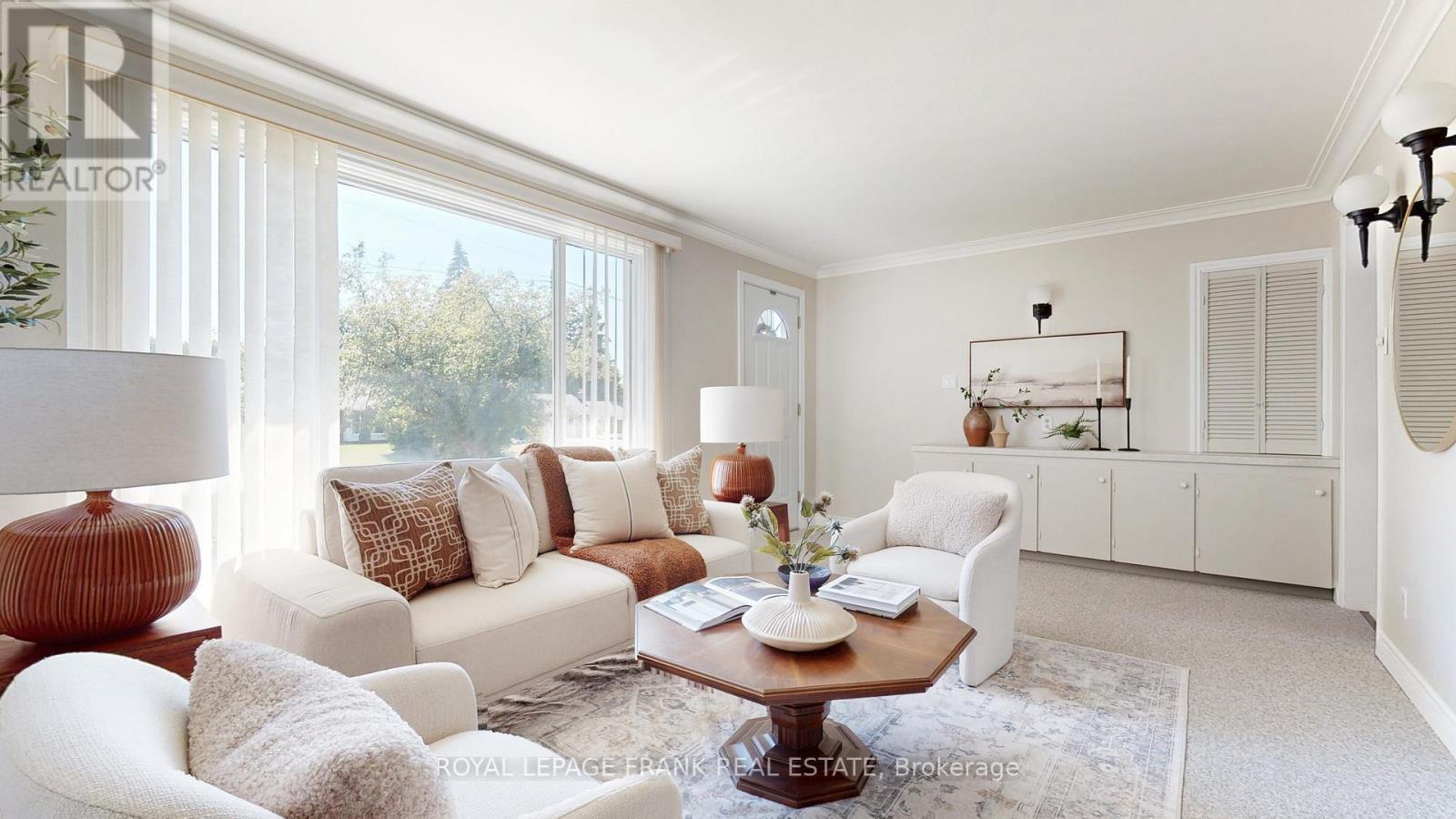 












8 EDSALL AVENUE

,
Clarington (Bowmanville),




Ontario
L1C2A8

