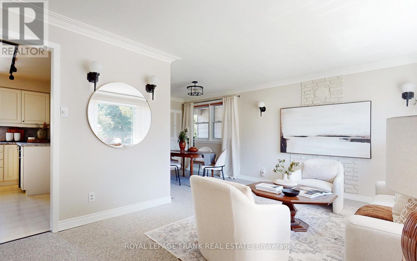 












8 EDSALL AVENUE

,
Clarington (Bowmanville),




Ontario
L1C2A8

