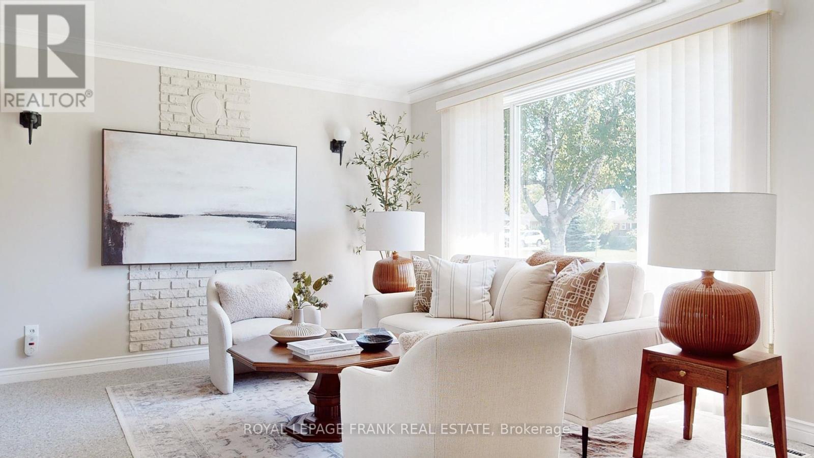 












8 EDSALL AVENUE

,
Clarington (Bowmanville),




Ontario
L1C2A8

