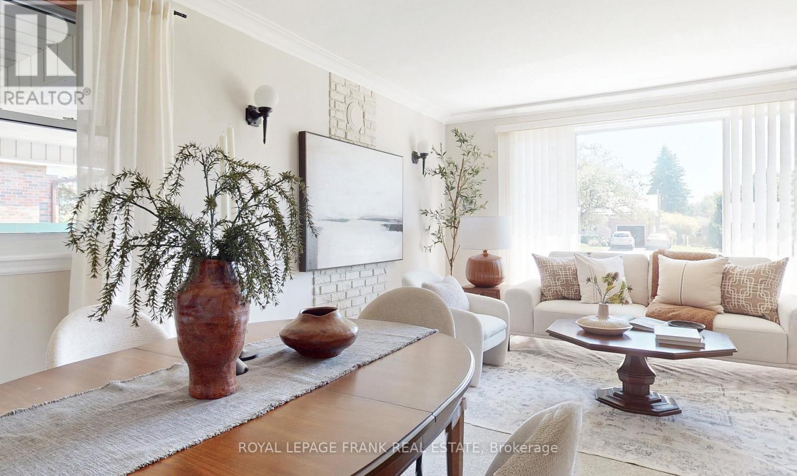 












8 EDSALL AVENUE

,
Clarington (Bowmanville),




Ontario
L1C2A8

