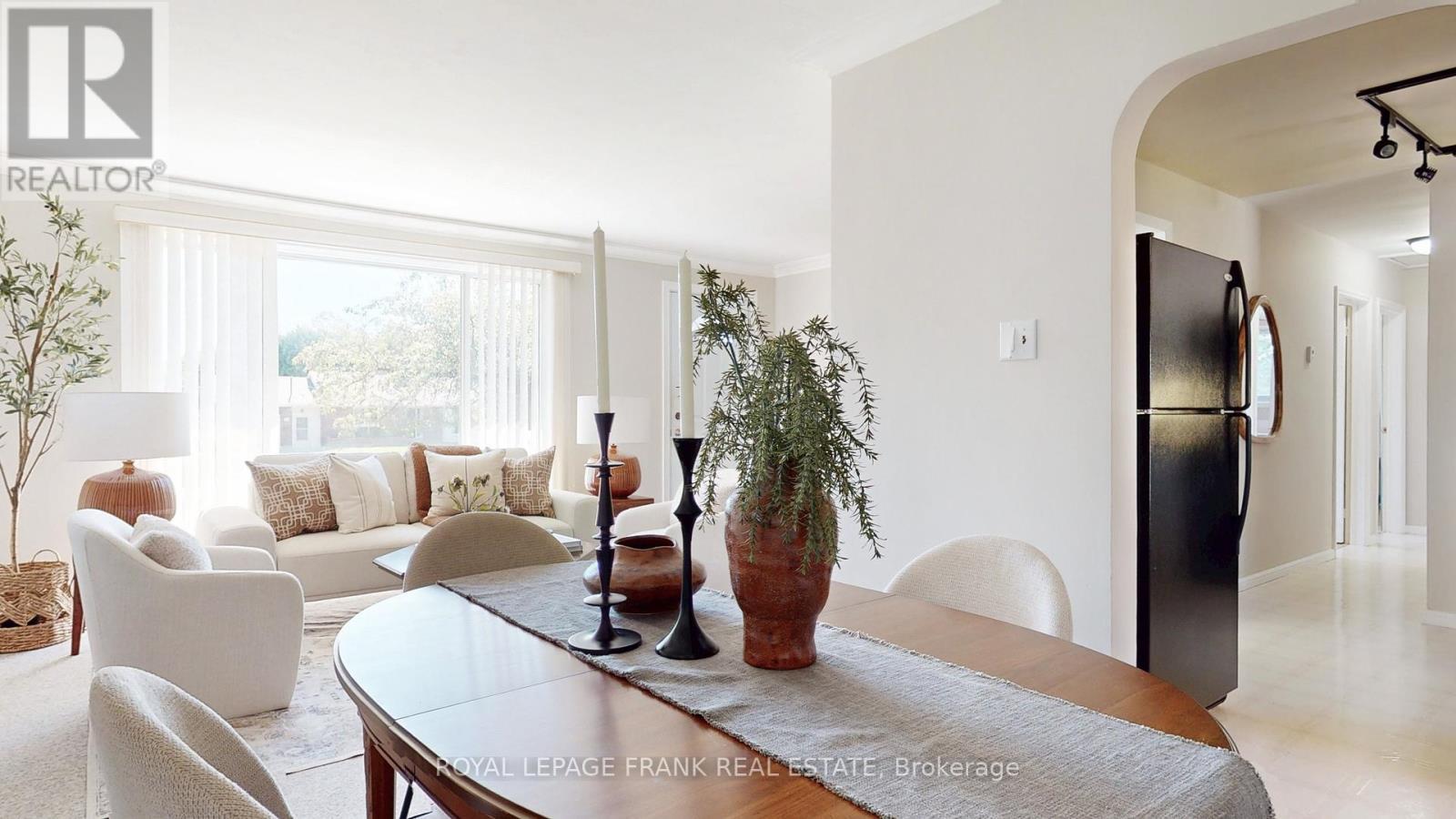 












8 EDSALL AVENUE

,
Clarington (Bowmanville),




Ontario
L1C2A8

