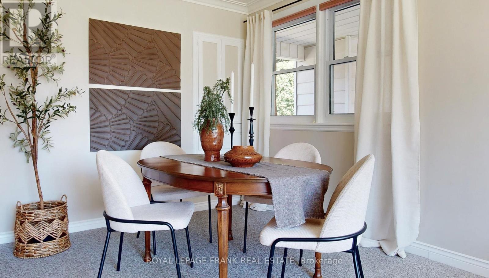 












8 EDSALL AVENUE

,
Clarington (Bowmanville),




Ontario
L1C2A8

