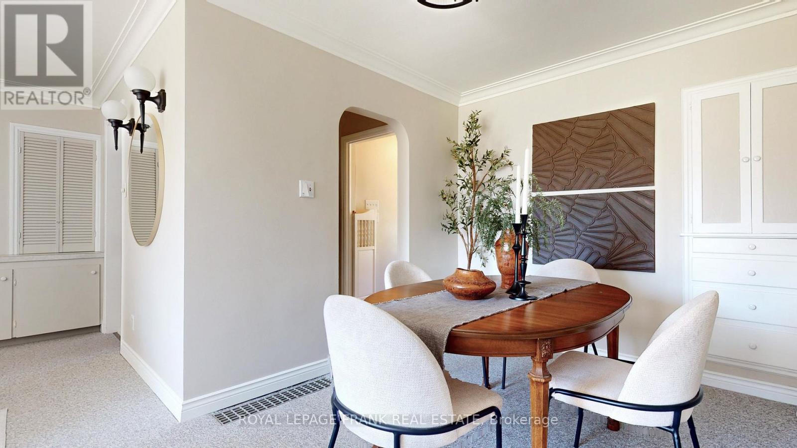 












8 EDSALL AVENUE

,
Clarington (Bowmanville),




Ontario
L1C2A8

