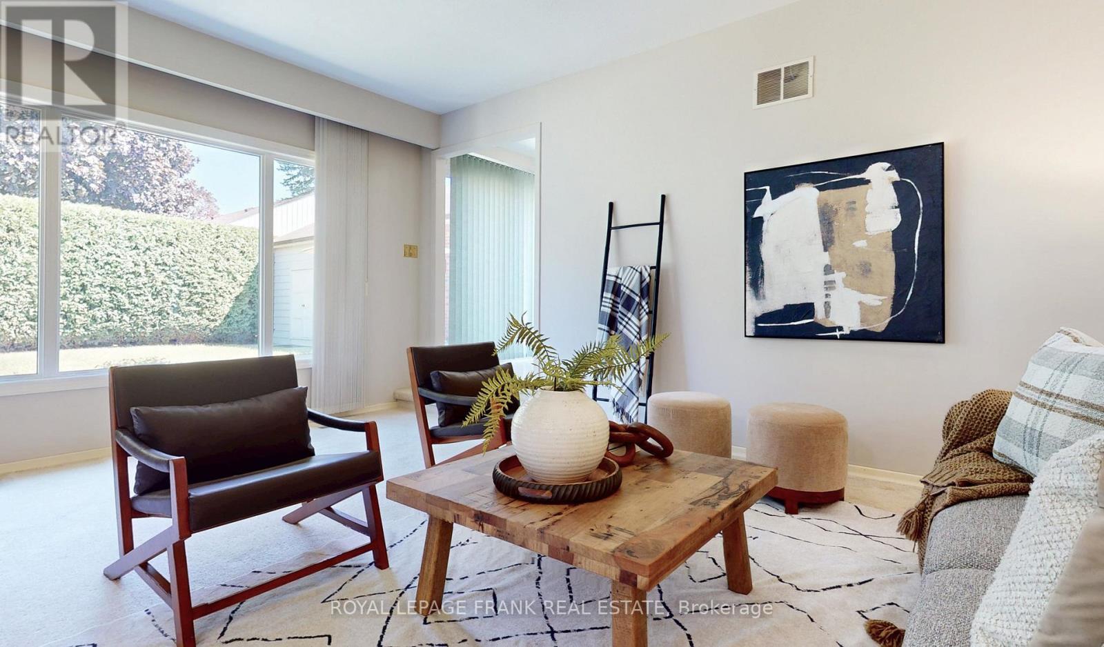 












8 EDSALL AVENUE

,
Clarington (Bowmanville),




Ontario
L1C2A8

