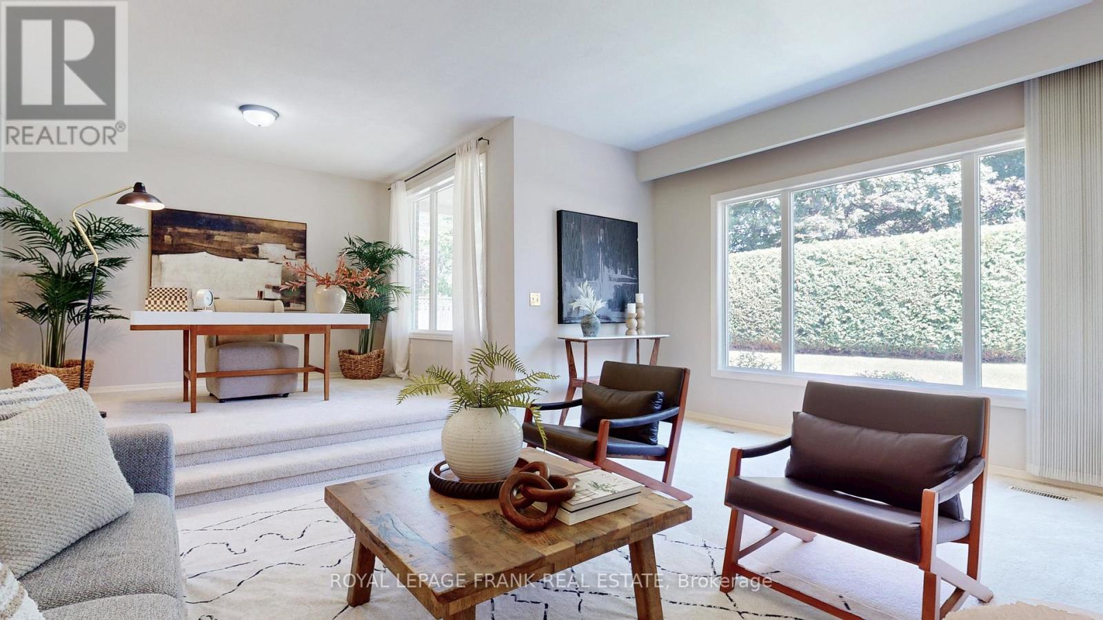 












8 EDSALL AVENUE

,
Clarington (Bowmanville),




Ontario
L1C2A8

