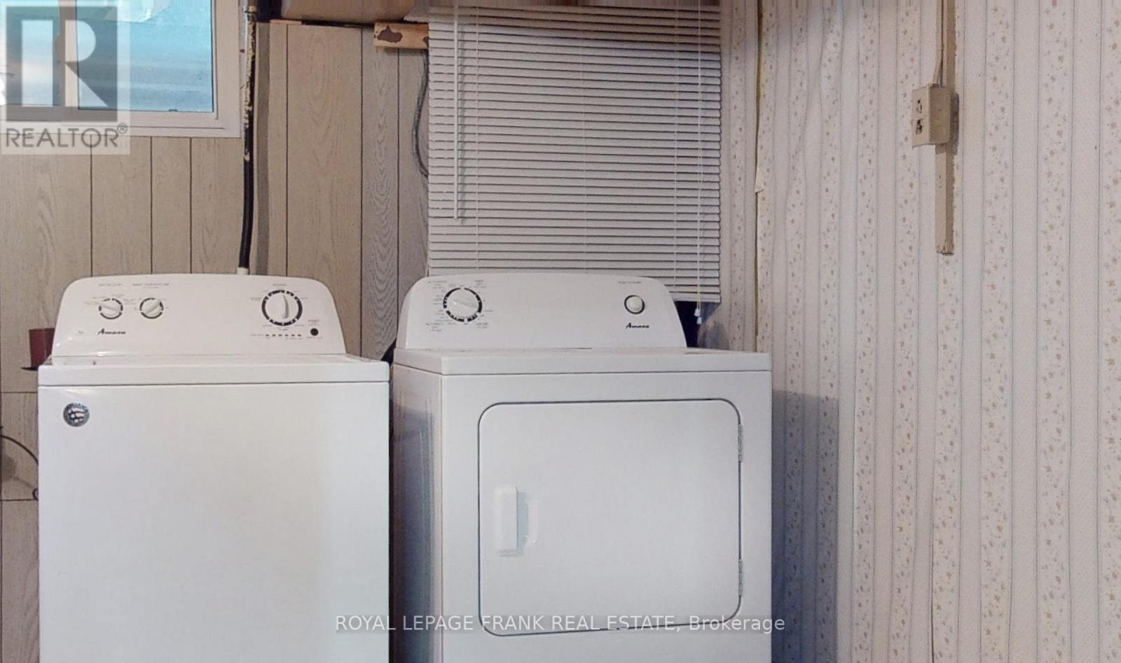 












8 EDSALL AVENUE

,
Clarington (Bowmanville),




Ontario
L1C2A8

