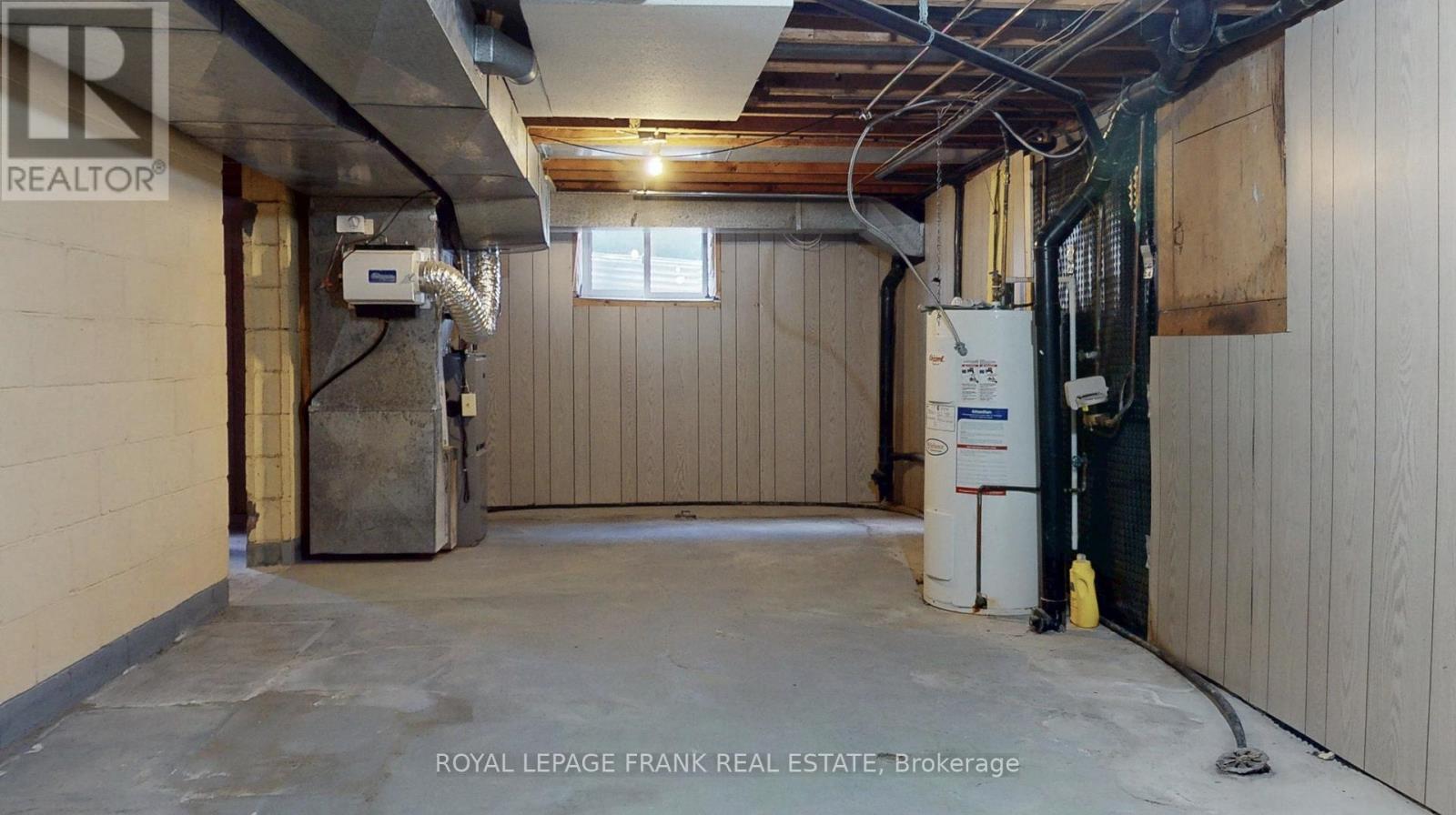 












8 EDSALL AVENUE

,
Clarington (Bowmanville),




Ontario
L1C2A8

