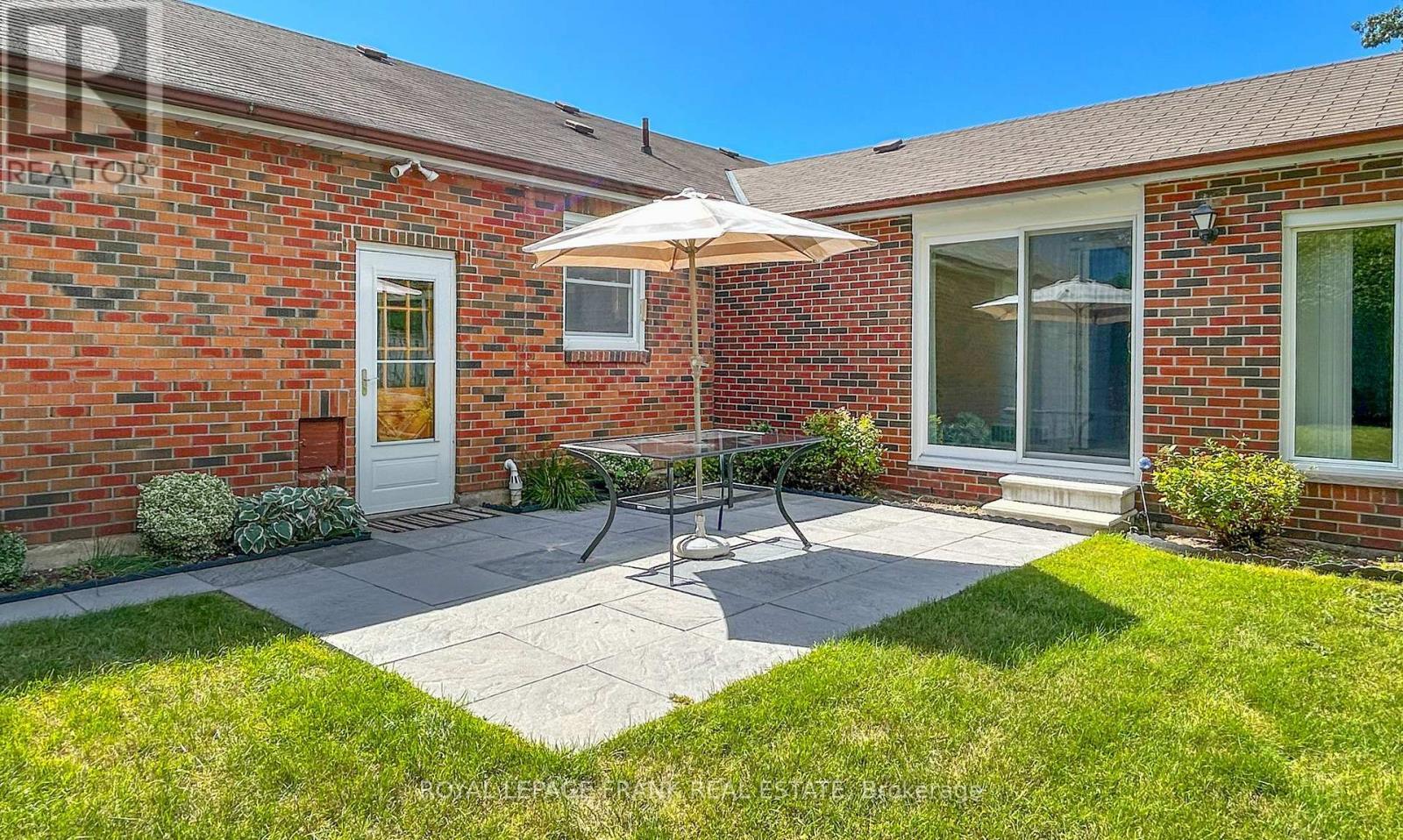 












8 EDSALL AVENUE

,
Clarington (Bowmanville),




Ontario
L1C2A8

