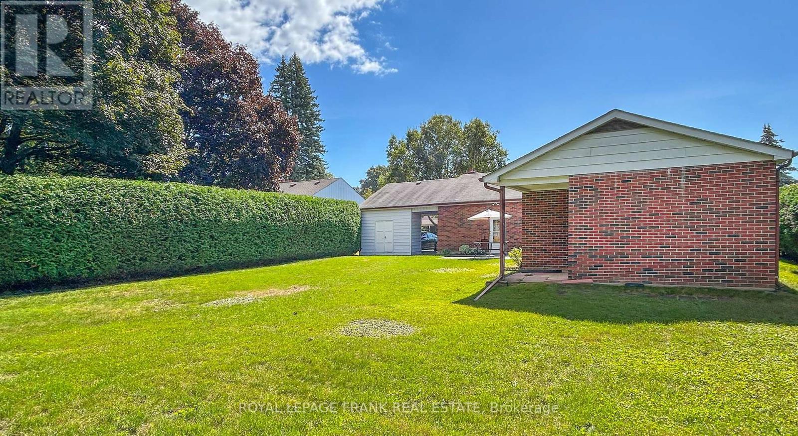 












8 EDSALL AVENUE

,
Clarington (Bowmanville),




Ontario
L1C2A8

