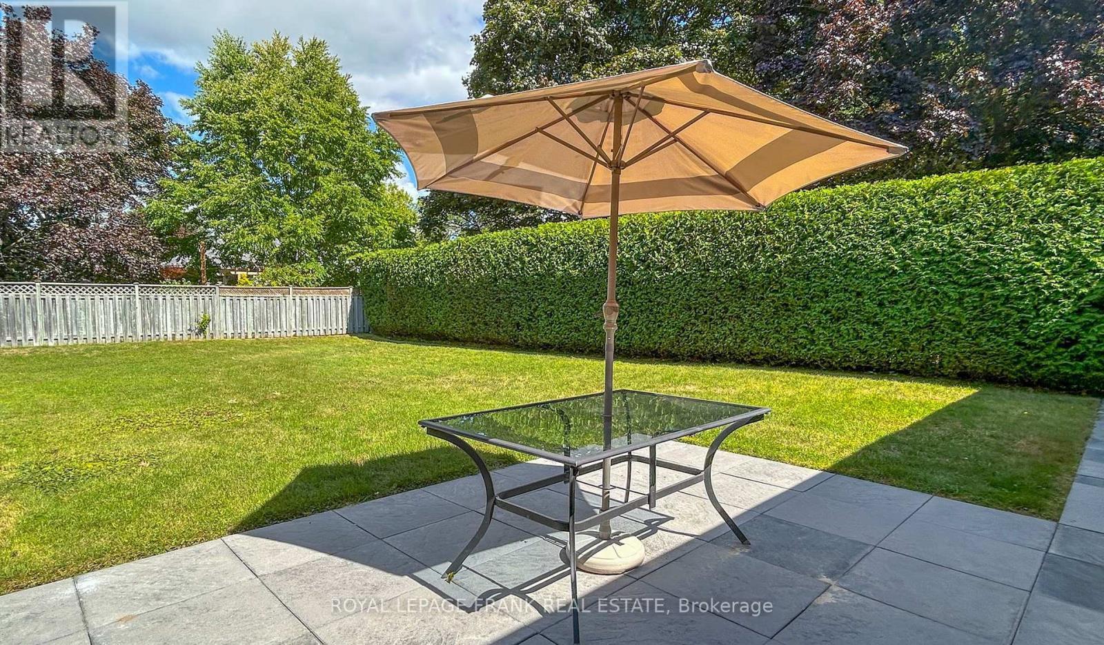 












8 EDSALL AVENUE

,
Clarington (Bowmanville),




Ontario
L1C2A8

