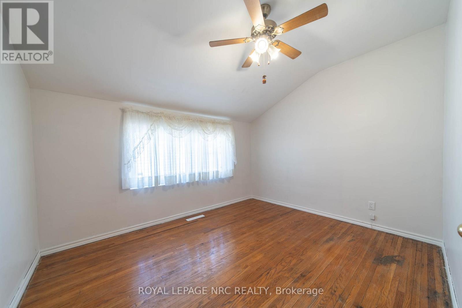 












6809 JILL DRIVE

,
Niagara Falls (Oldfield),




Ontario
L2G3J4

