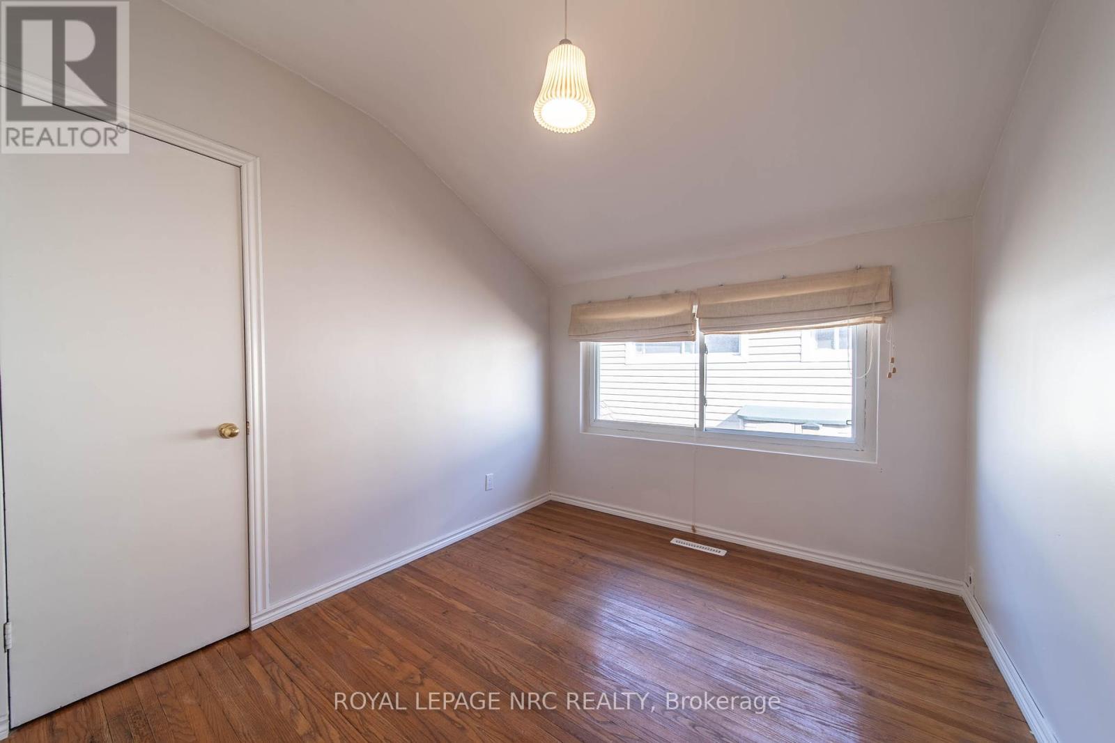 












6809 JILL DRIVE

,
Niagara Falls (Oldfield),




Ontario
L2G3J4

