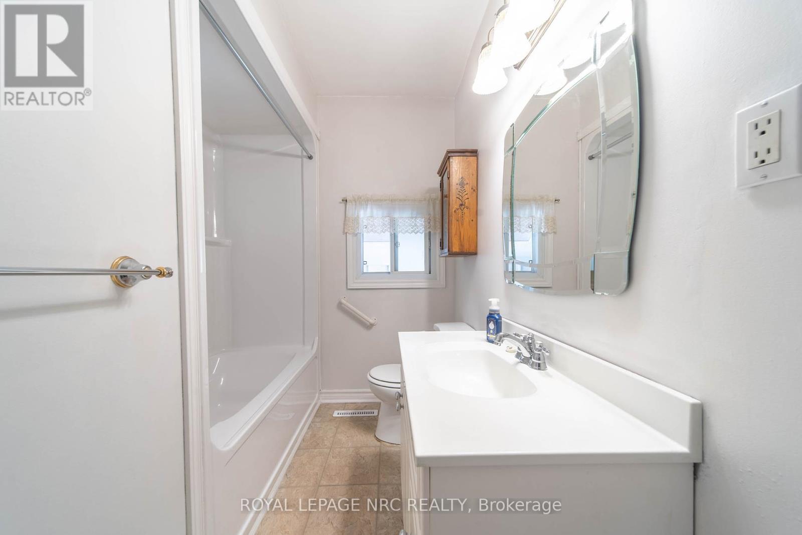 












6809 JILL DRIVE

,
Niagara Falls (Oldfield),




Ontario
L2G3J4

