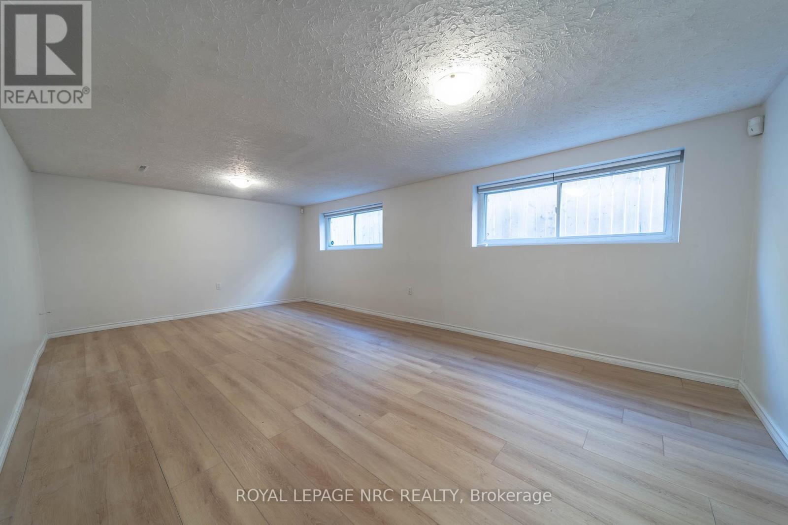 












6809 JILL DRIVE

,
Niagara Falls (Oldfield),




Ontario
L2G3J4

