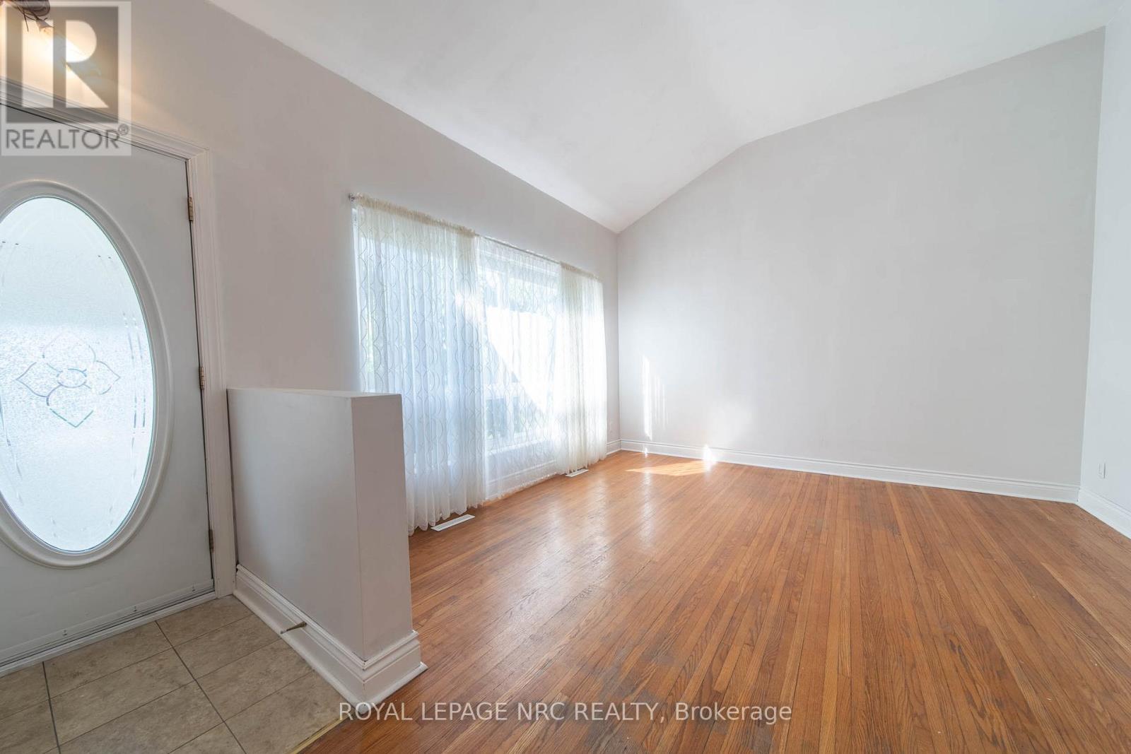 












6809 JILL DRIVE

,
Niagara Falls (Oldfield),




Ontario
L2G3J4

