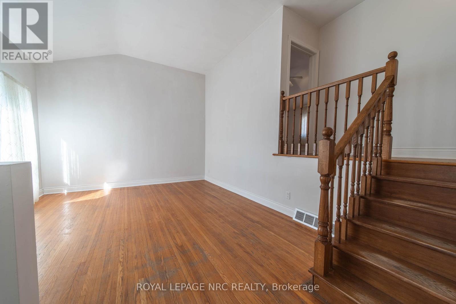 












6809 JILL DRIVE

,
Niagara Falls (Oldfield),




Ontario
L2G3J4

