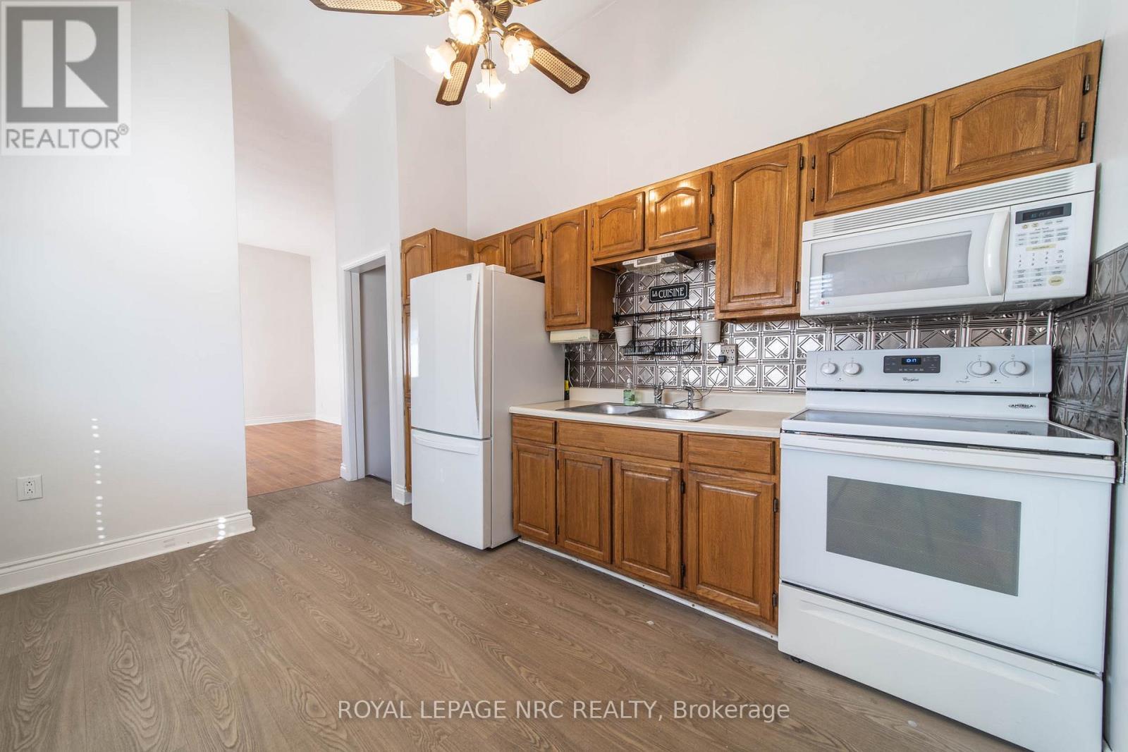 












6809 JILL DRIVE

,
Niagara Falls (Oldfield),




Ontario
L2G3J4

