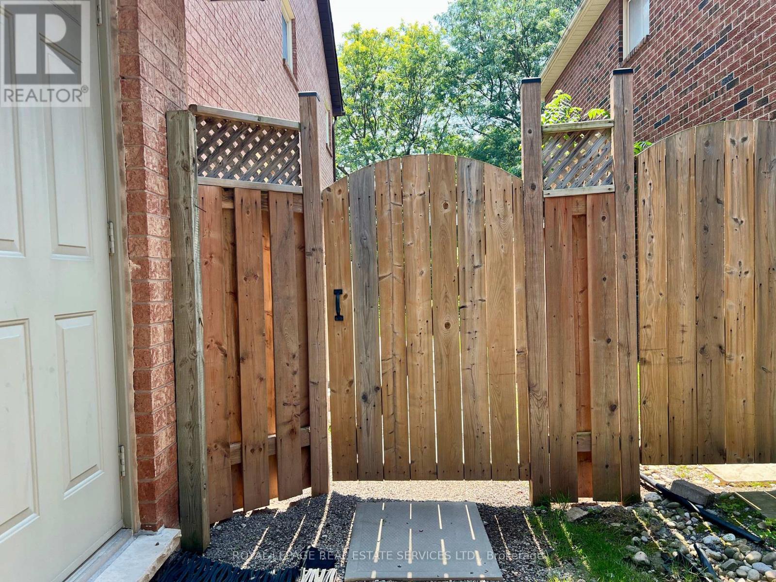 












1450 GREENBRIAR DRIVE

,
Oakville,




Ontario
L6M1Z3

