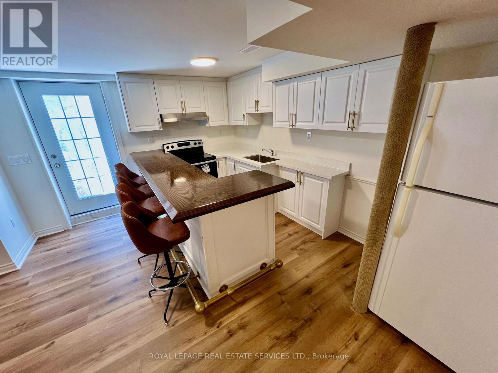 












1450 GREENBRIAR DRIVE

,
Oakville,




Ontario
L6M1Z3

