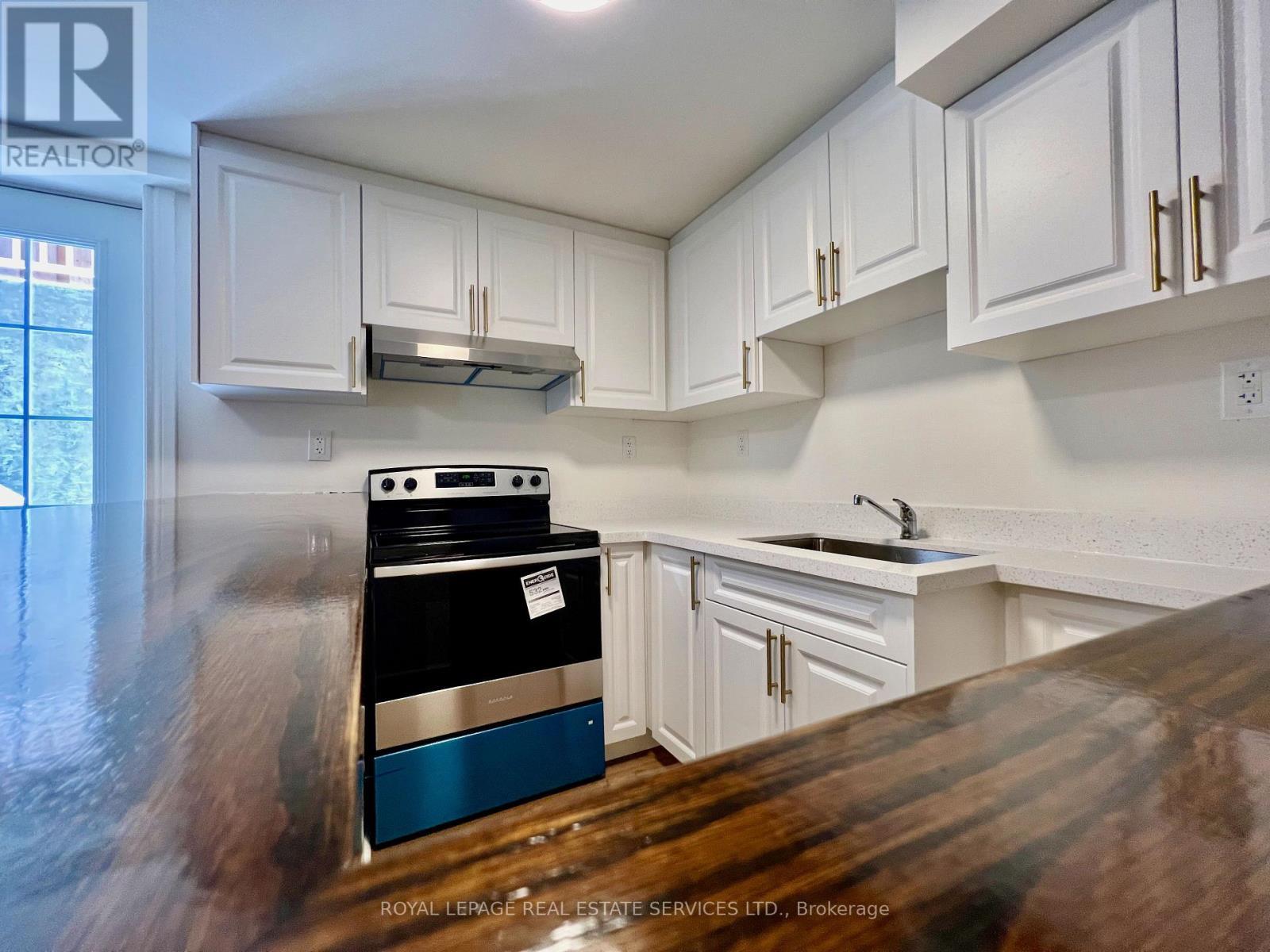 












1450 GREENBRIAR DRIVE

,
Oakville,




Ontario
L6M1Z3

