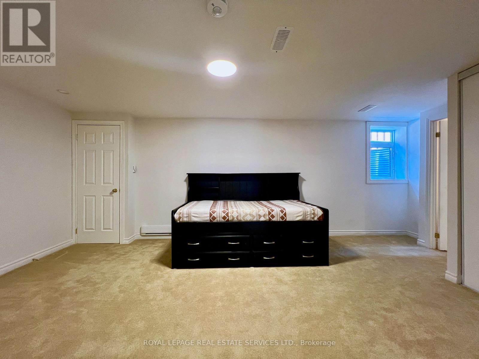 












1450 GREENBRIAR DRIVE

,
Oakville,




Ontario
L6M1Z3

