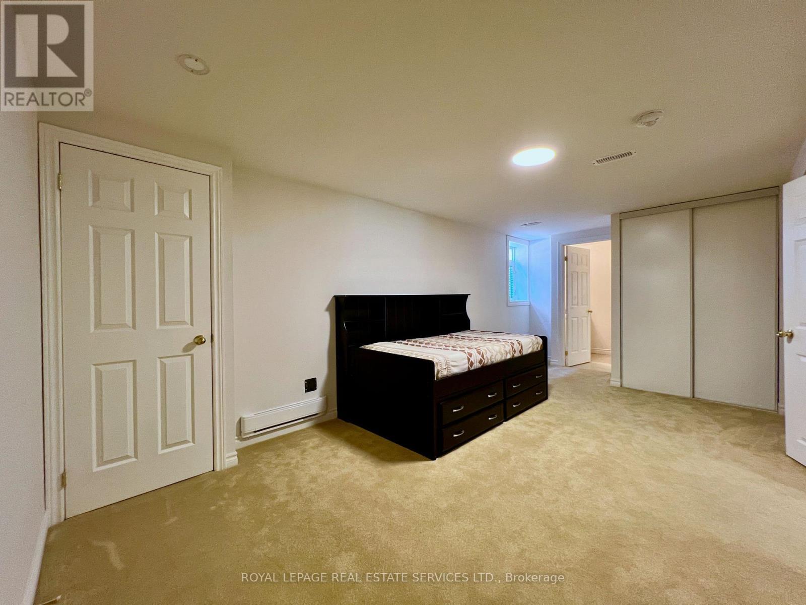 












1450 GREENBRIAR DRIVE

,
Oakville,




Ontario
L6M1Z3

