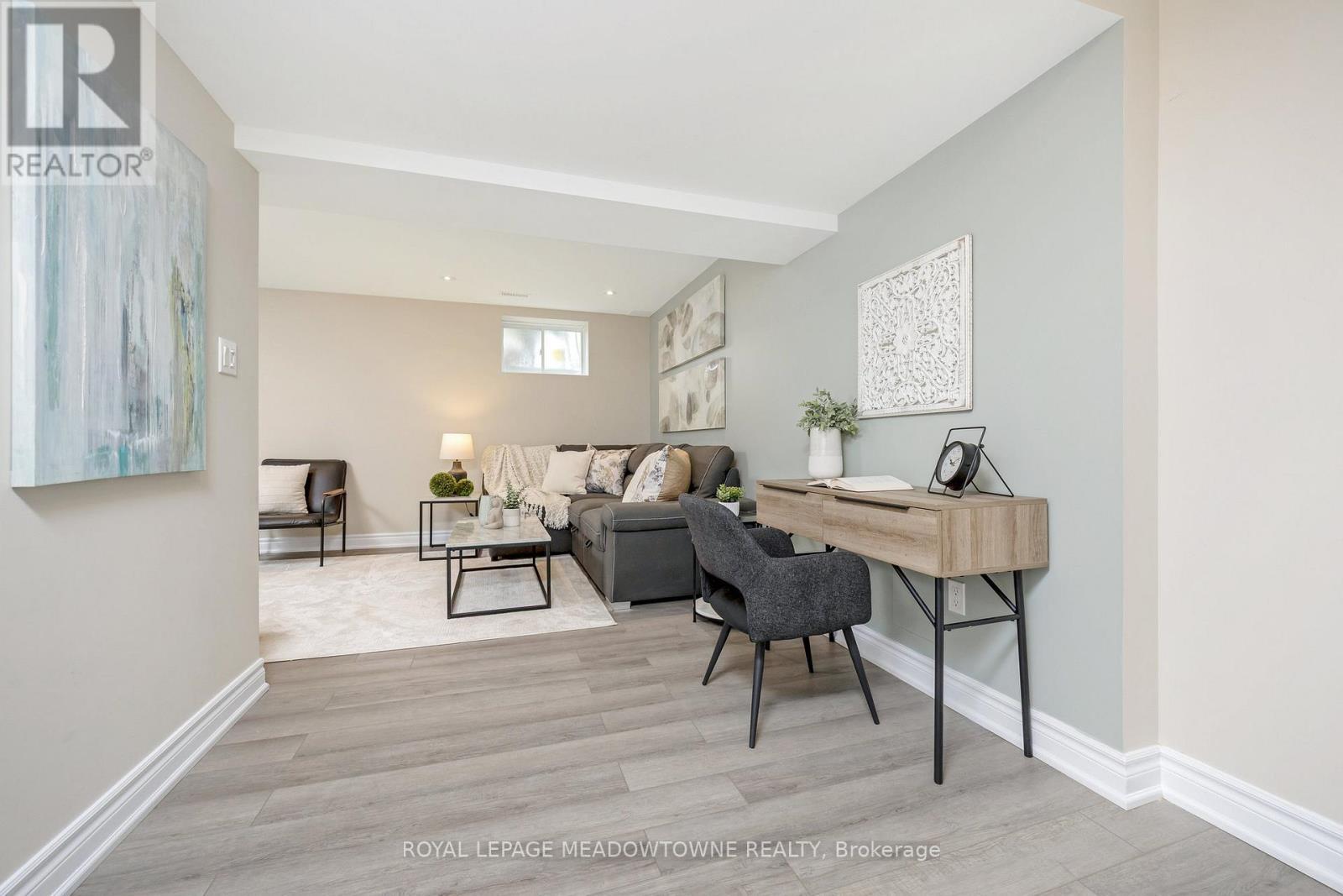 












324 SEVERN DRIVE

,
Guelph,




Ontario
N1E0E9

