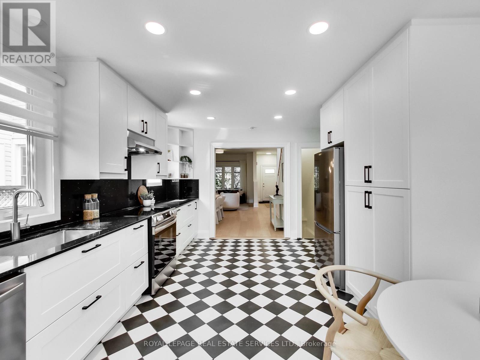 












53 CHESTER AVENUE

,
Toronto,




Ontario
M4K2Z8

