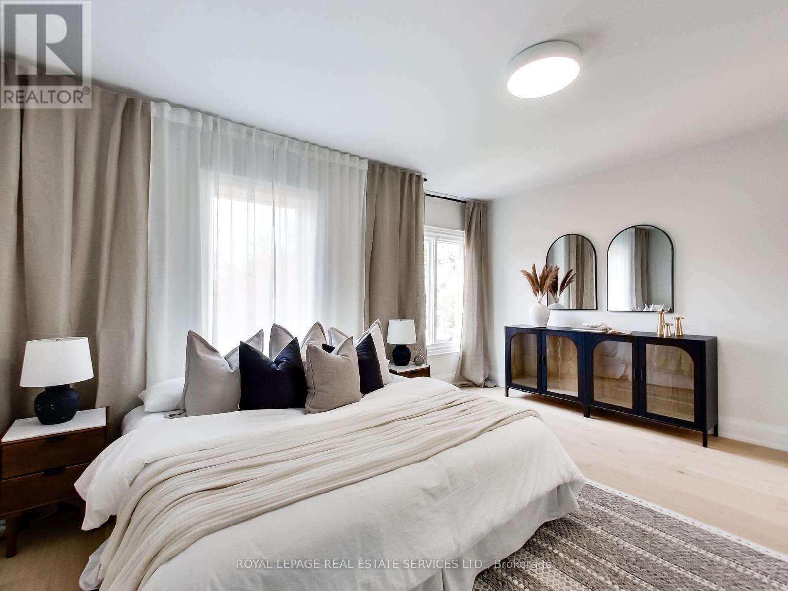 












53 CHESTER AVENUE

,
Toronto,




Ontario
M4K2Z8


