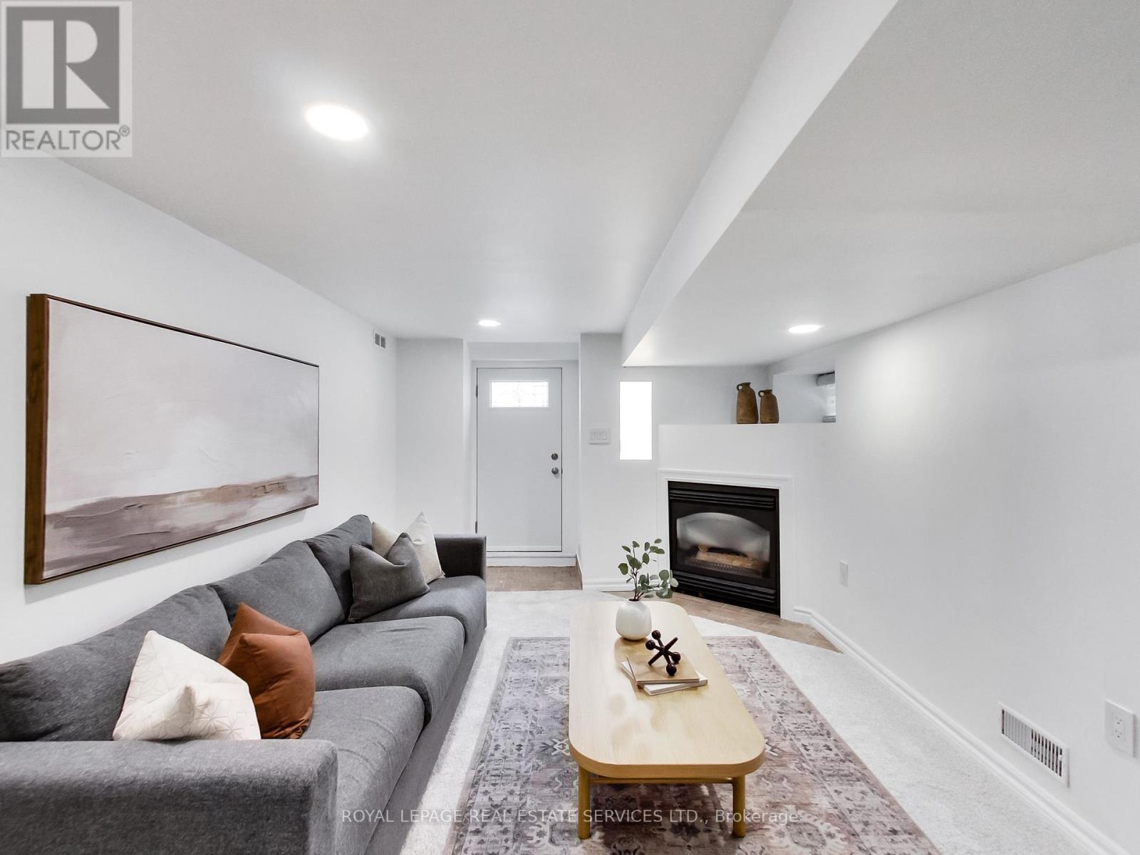 












53 CHESTER AVENUE

,
Toronto,




Ontario
M4K2Z8


