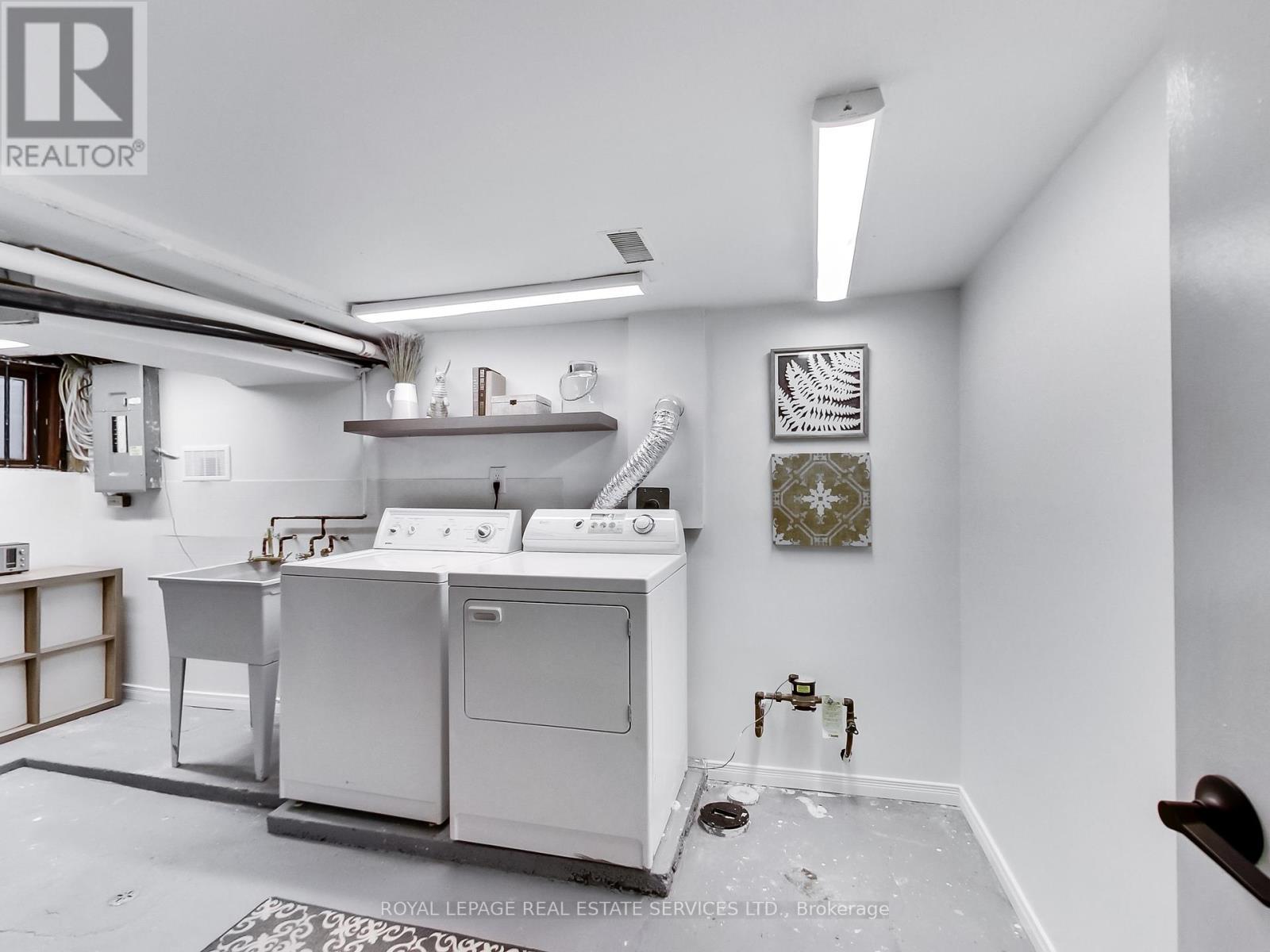 












53 CHESTER AVENUE

,
Toronto,




Ontario
M4K2Z8

