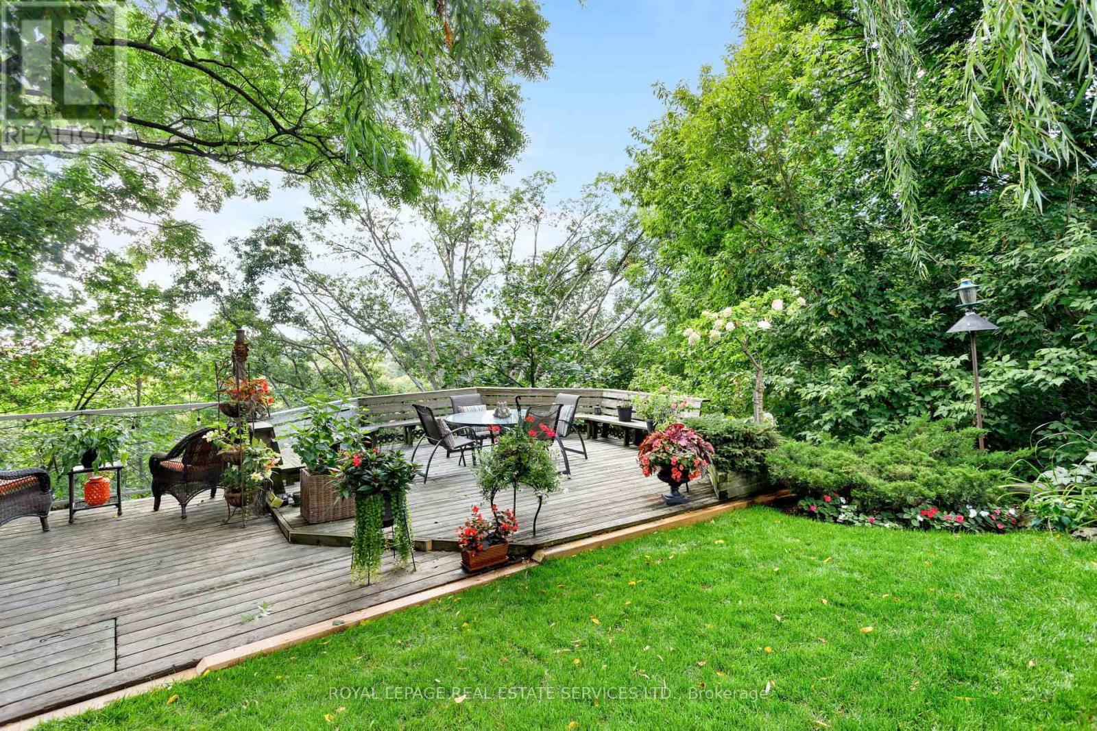 












154 HUMBERCREST BOULEVARD

,
Toronto,




Ontario
M6S4L3

