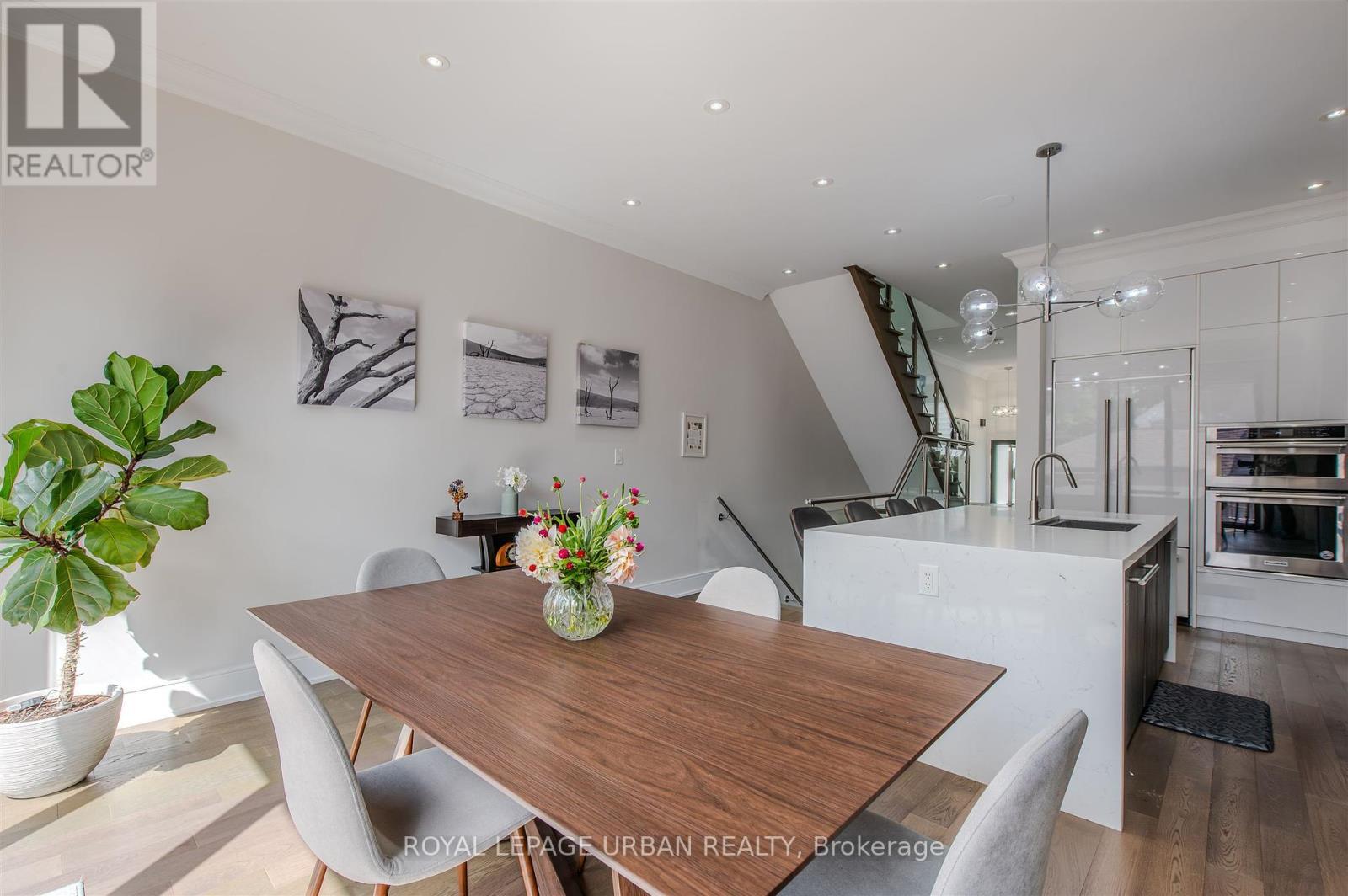 












88 GORT AVENUE

,
Toronto,




Ontario
M8W3Z1

