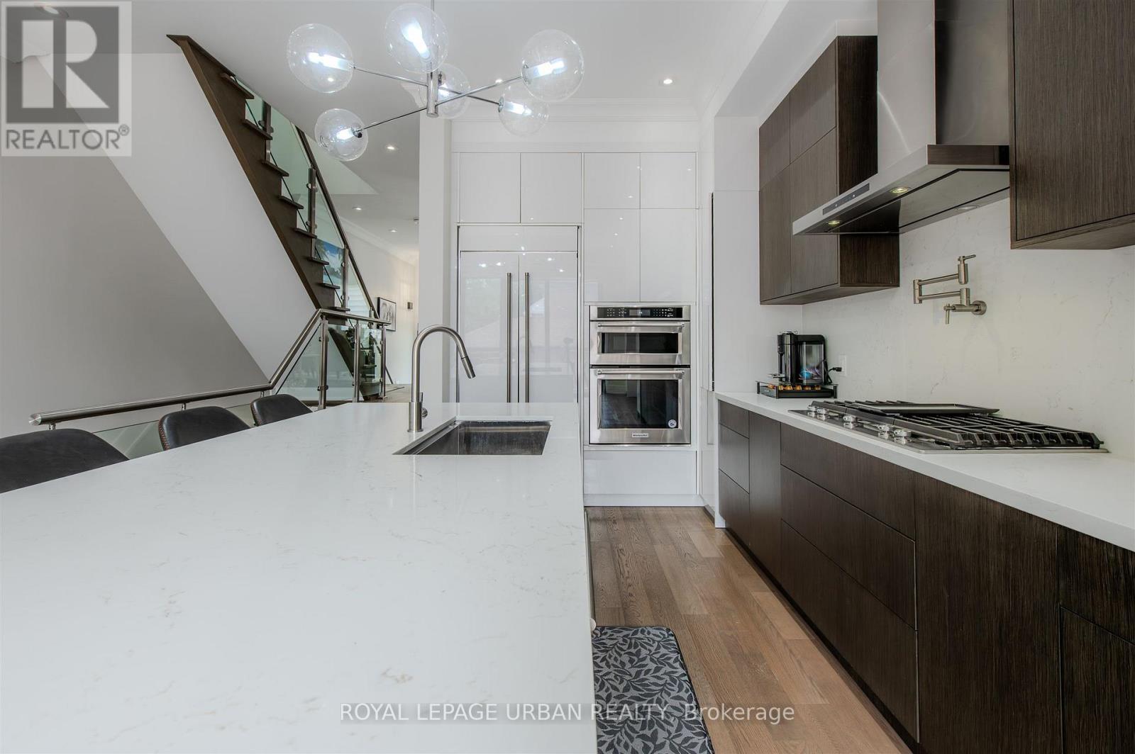 












88 GORT AVENUE

,
Toronto,




Ontario
M8W3Z1

