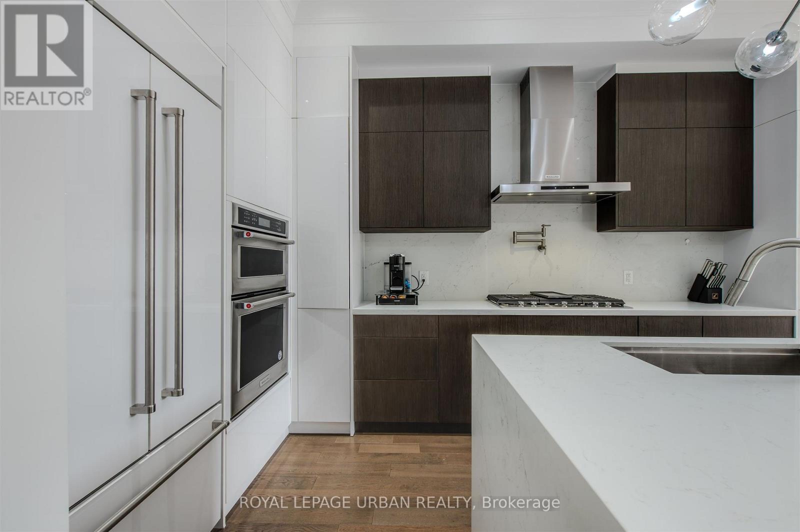 












88 GORT AVENUE

,
Toronto,




Ontario
M8W3Z1

