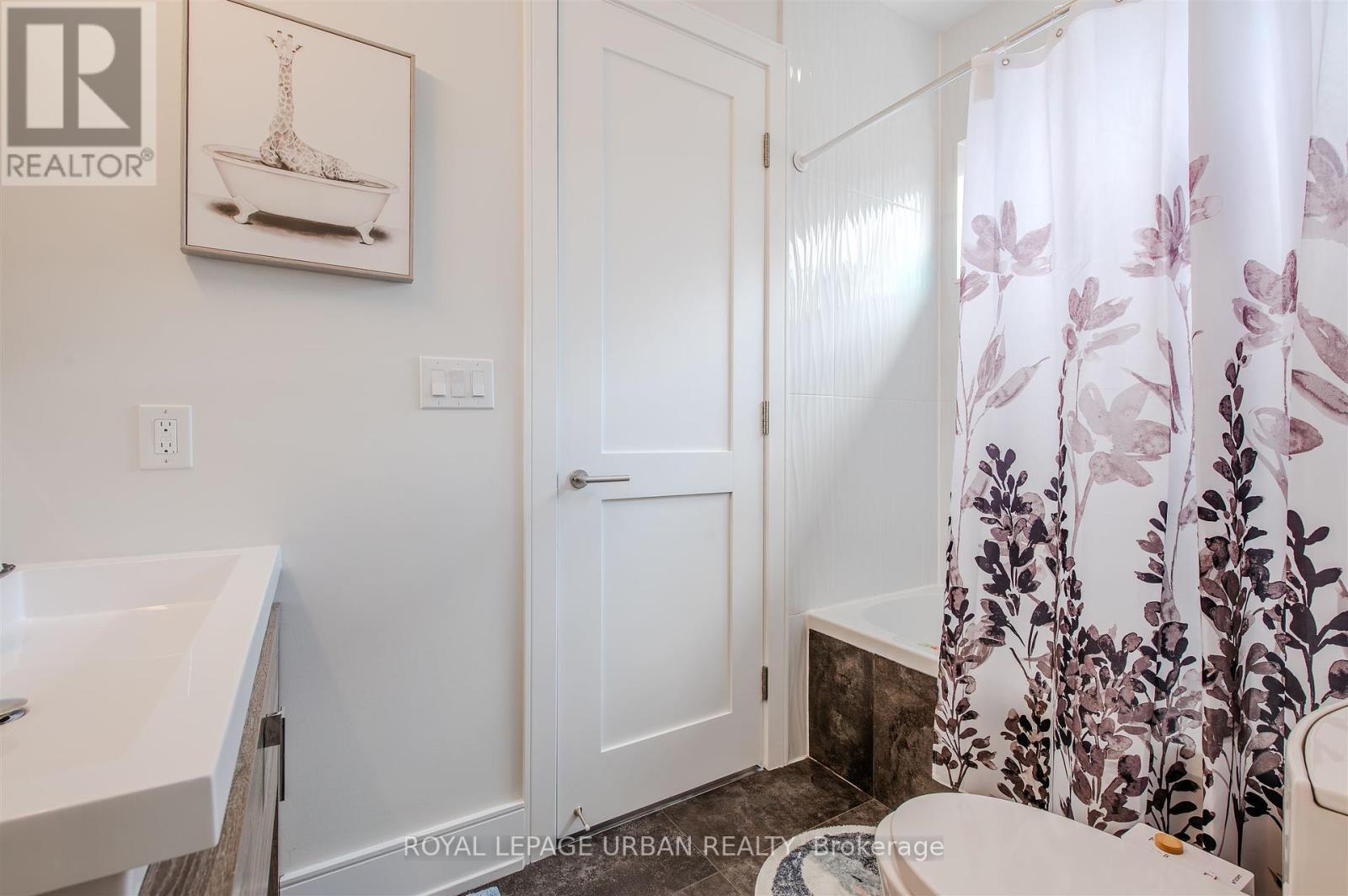 












88 GORT AVENUE

,
Toronto,




Ontario
M8W3Z1

