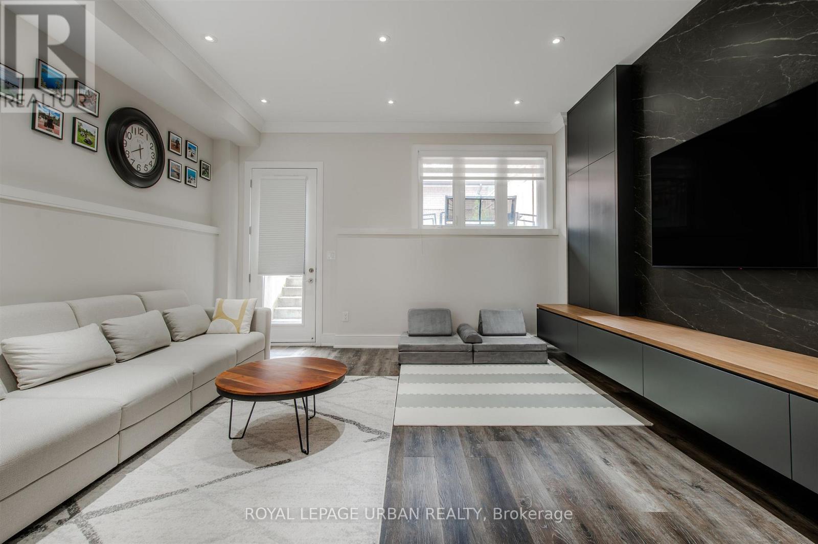 












88 GORT AVENUE

,
Toronto,




Ontario
M8W3Z1

