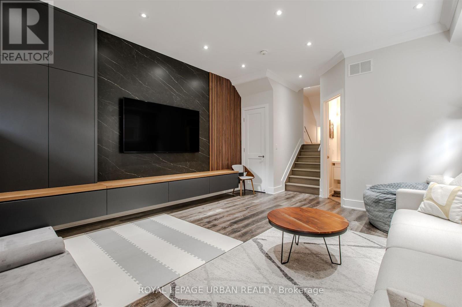 












88 GORT AVENUE

,
Toronto,




Ontario
M8W3Z1

