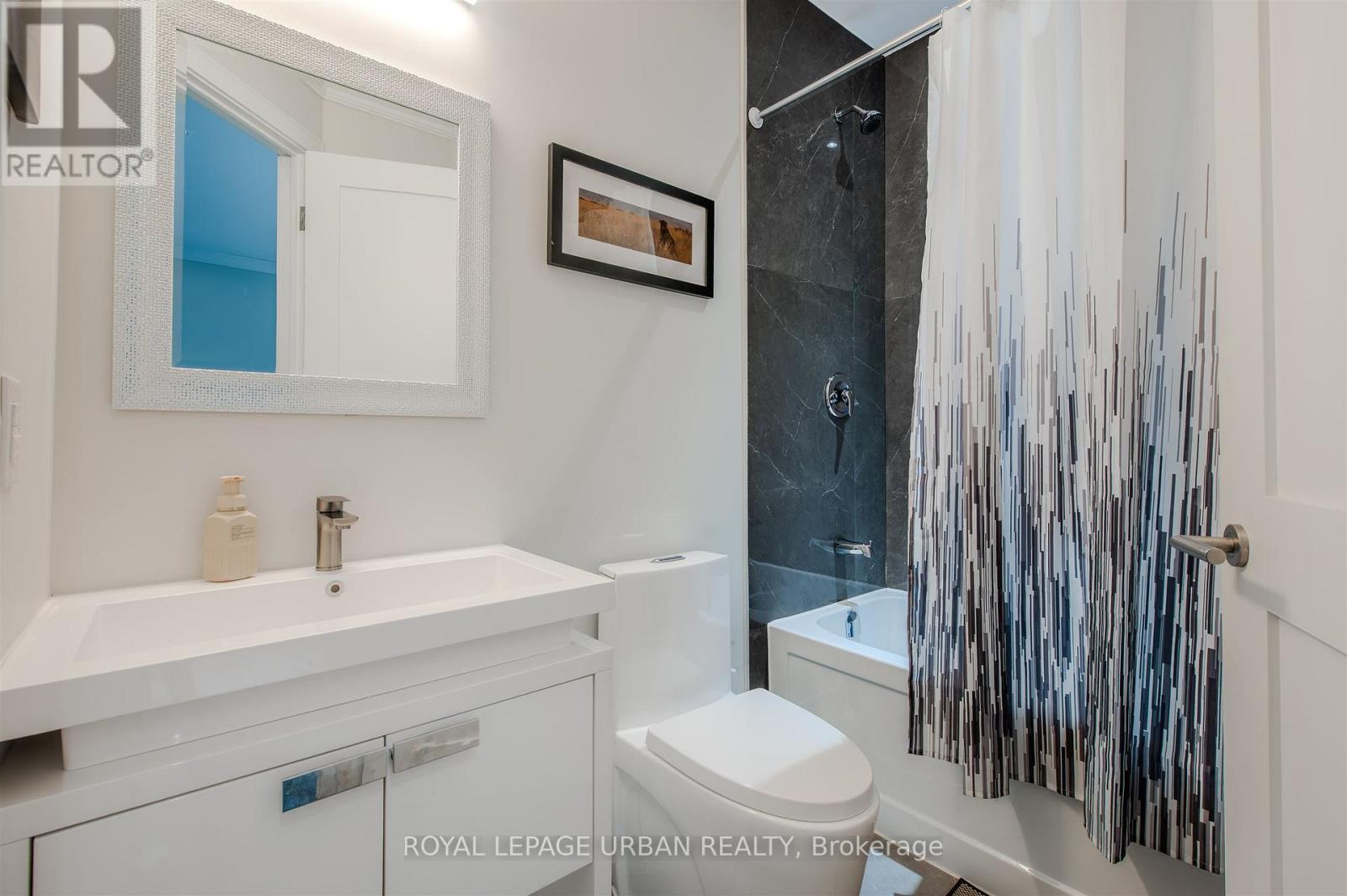












88 GORT AVENUE

,
Toronto,




Ontario
M8W3Z1

