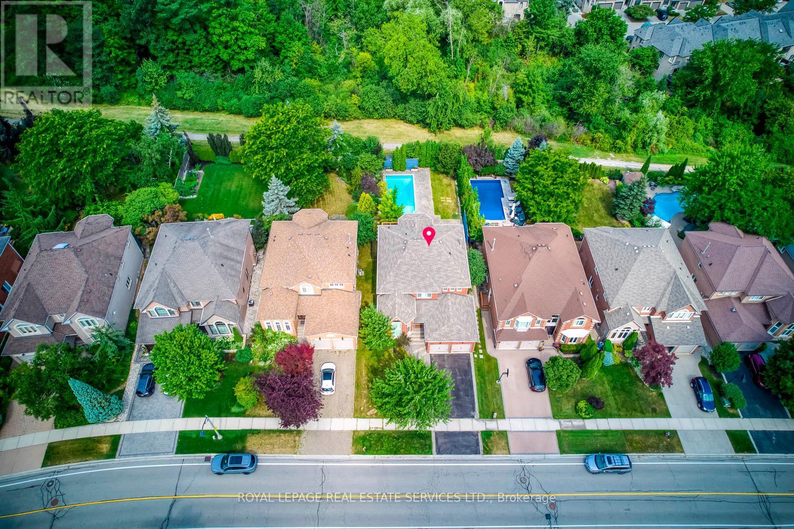 












1387 BAYSHIRE DRIVE

,
Oakville,




Ontario
L6H6E7

