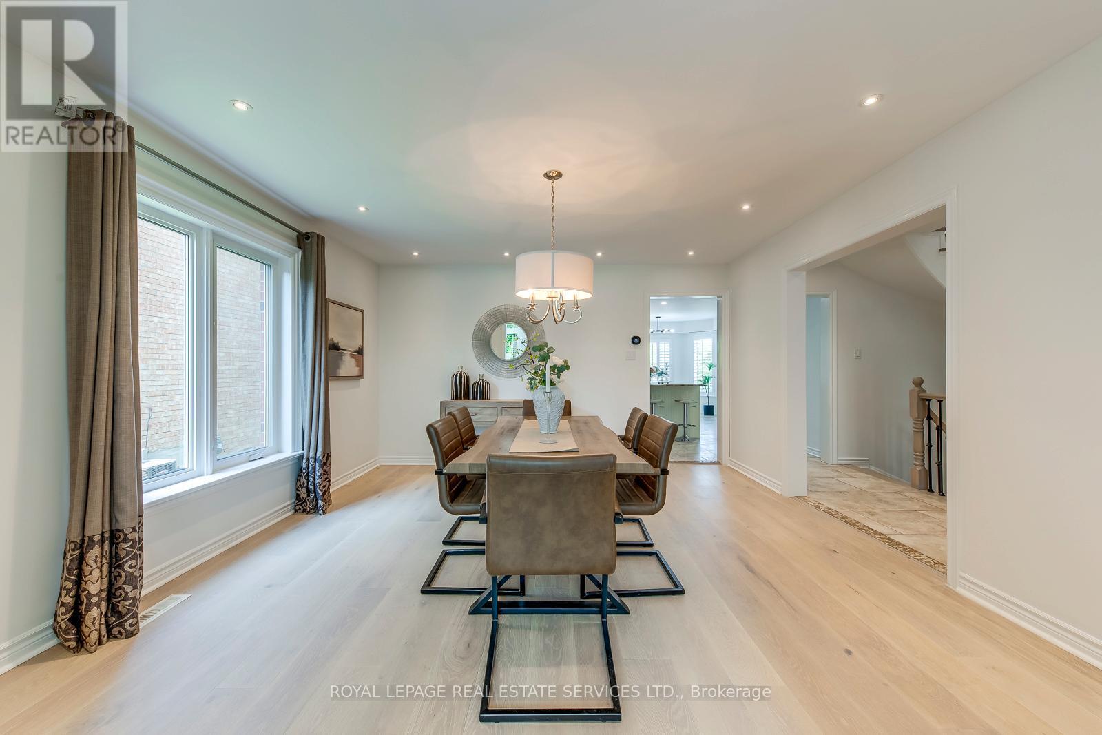 












1387 BAYSHIRE DRIVE

,
Oakville,




Ontario
L6H6E7

