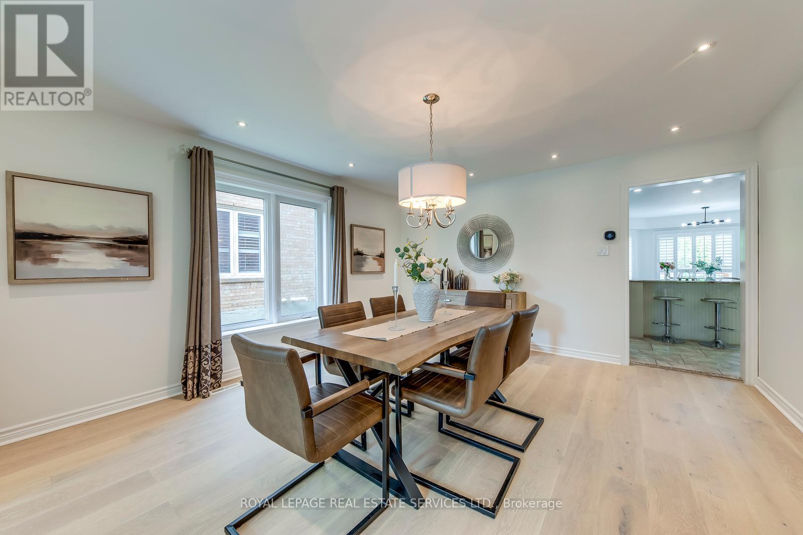 












1387 BAYSHIRE DRIVE

,
Oakville,




Ontario
L6H6E7

