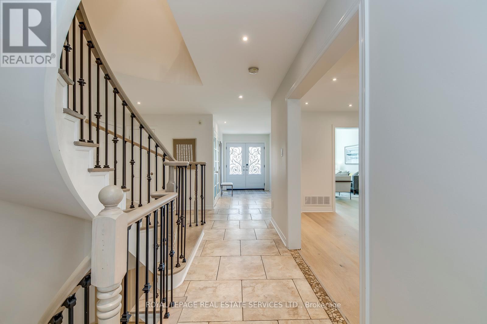 












1387 BAYSHIRE DRIVE

,
Oakville,




Ontario
L6H6E7

