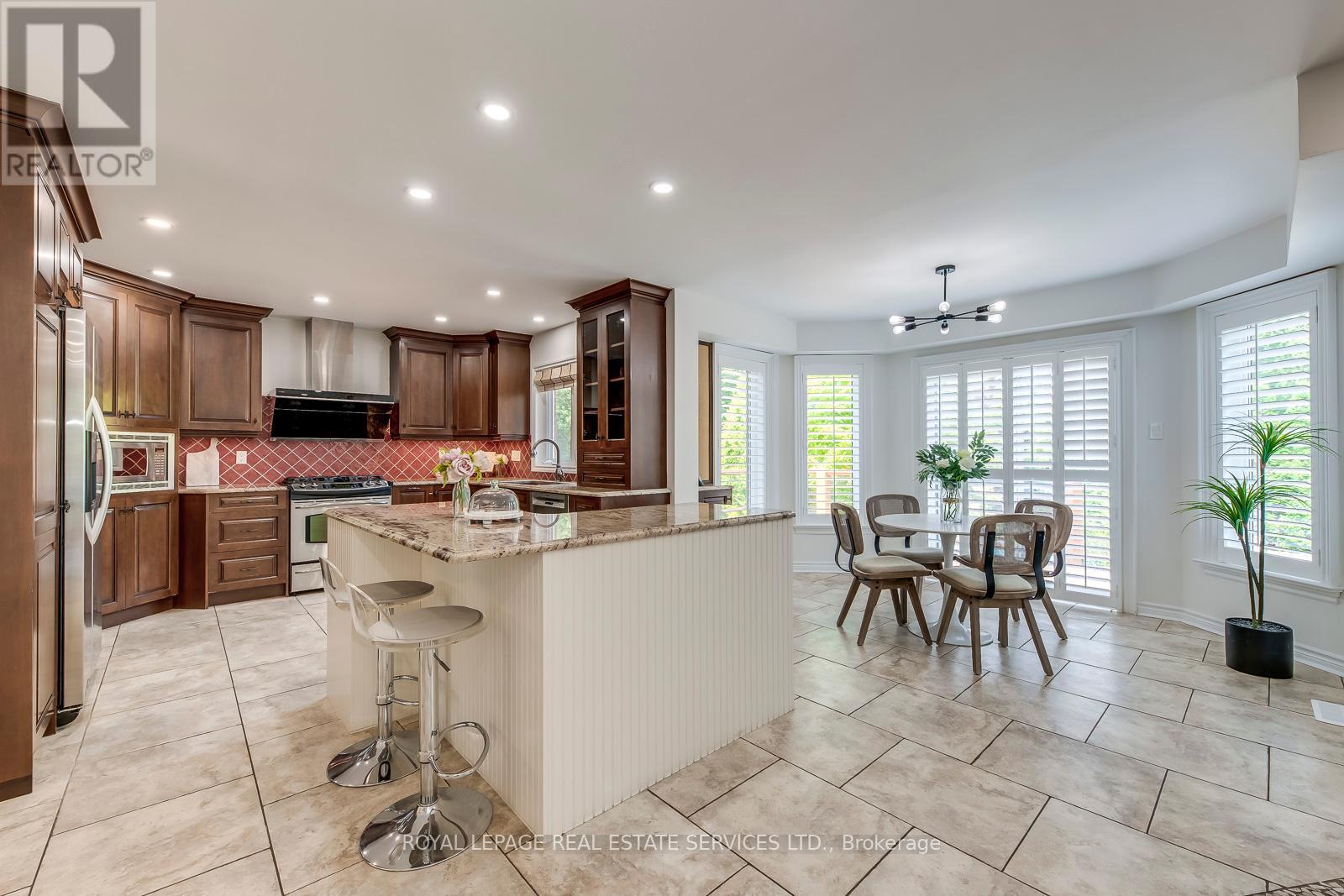 












1387 BAYSHIRE DRIVE

,
Oakville,




Ontario
L6H6E7

