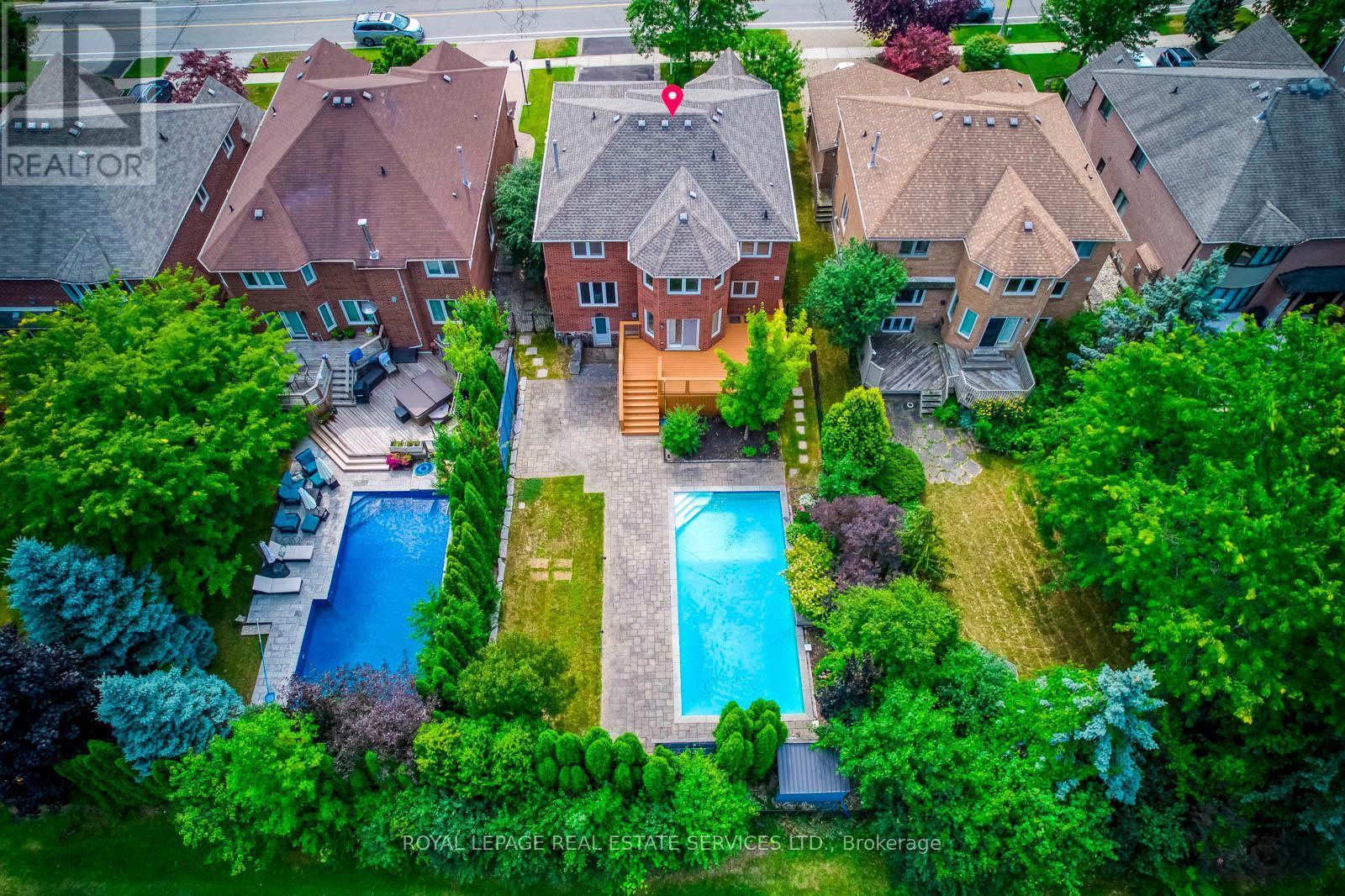 












1387 BAYSHIRE DRIVE

,
Oakville,




Ontario
L6H6E7

