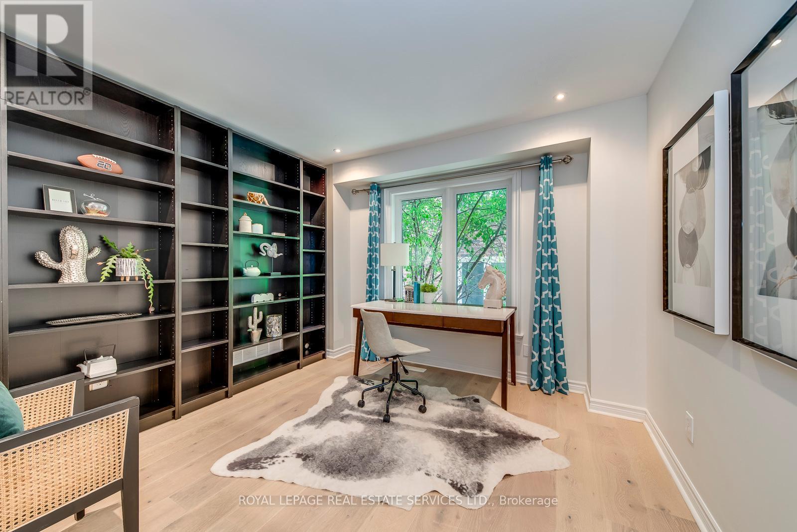 












1387 BAYSHIRE DRIVE

,
Oakville,




Ontario
L6H6E7

