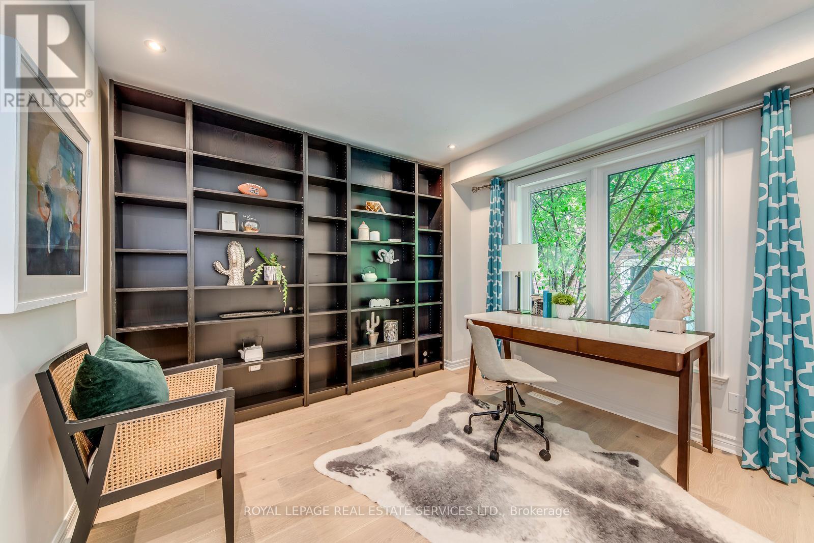 












1387 BAYSHIRE DRIVE

,
Oakville,




Ontario
L6H6E7

