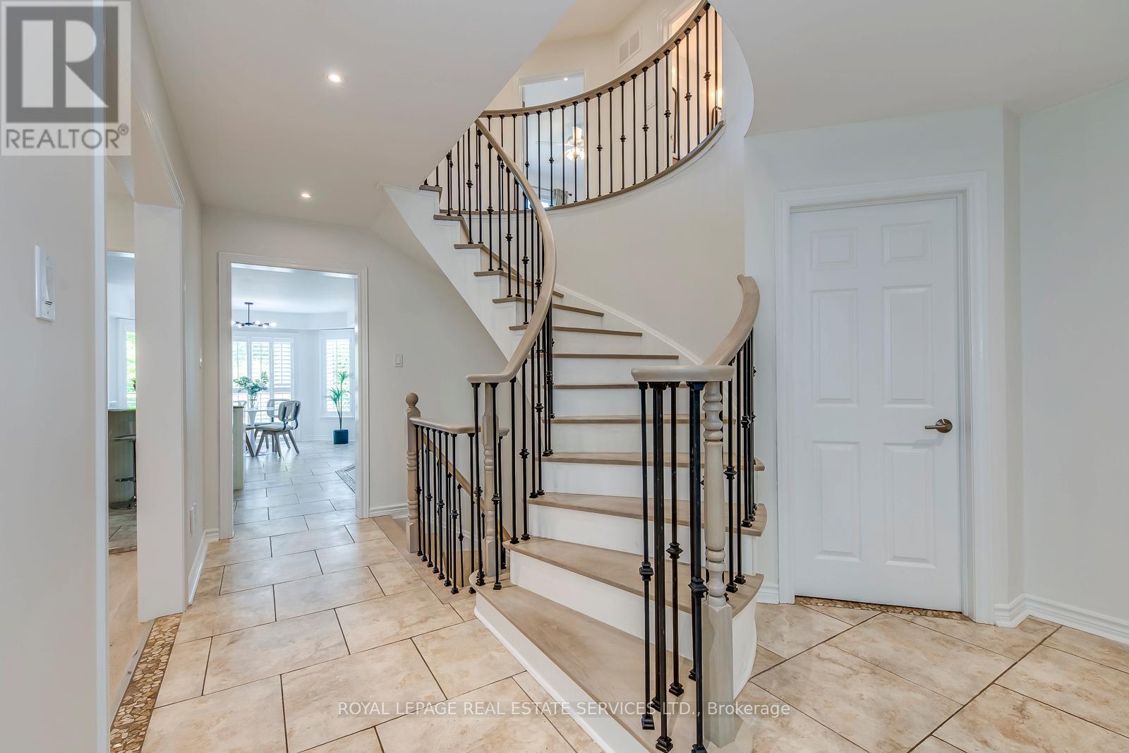 












1387 BAYSHIRE DRIVE

,
Oakville,




Ontario
L6H6E7

