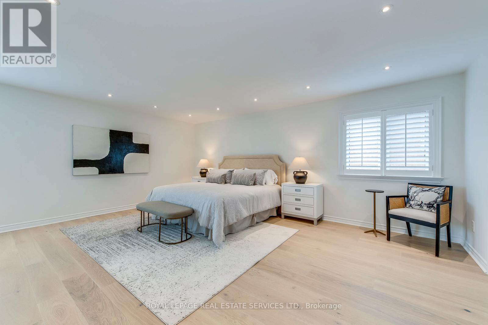 












1387 BAYSHIRE DRIVE

,
Oakville,




Ontario
L6H6E7

