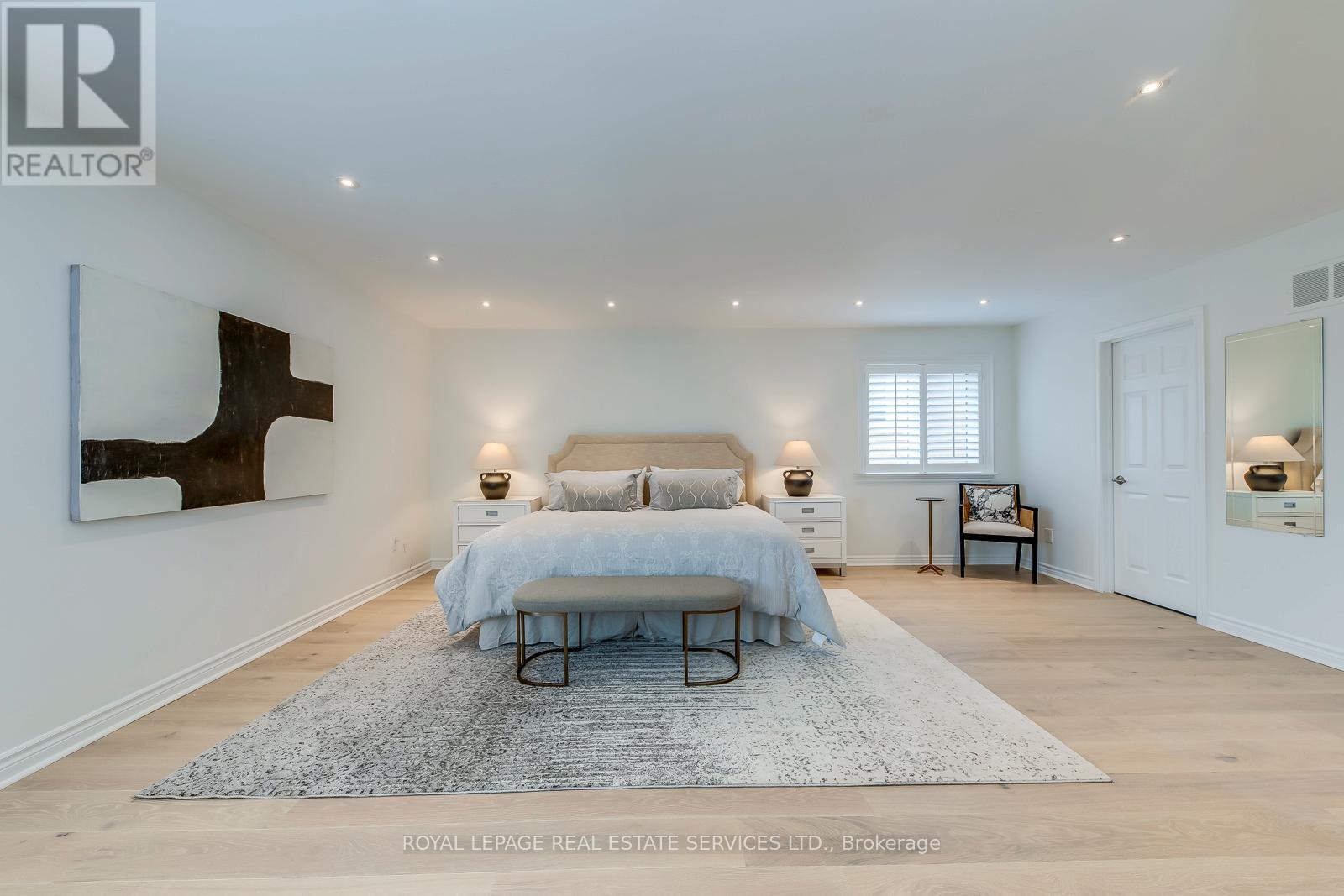 












1387 BAYSHIRE DRIVE

,
Oakville,




Ontario
L6H6E7

